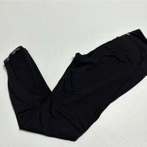 (0070) Lululemon Crop Pants Size 6